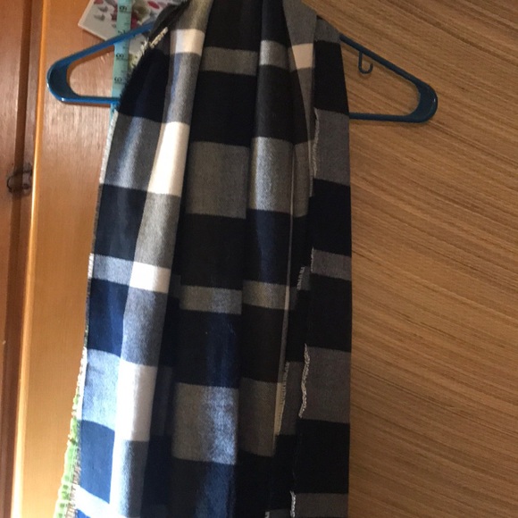 FABFIT FUN/ PLUSH/ wrap/scarf / new/ large/ navy - Picture 1 of 8